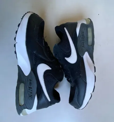 Tênis Nike Air Max Preto e Branco - Confortável | Ótimo Estado