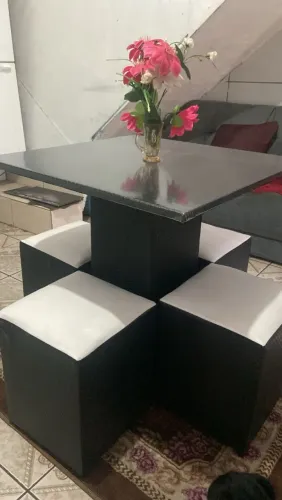 Mesa com 4 puffs mdf e corino