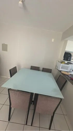 Mesa de vidro com 8 cadeiras