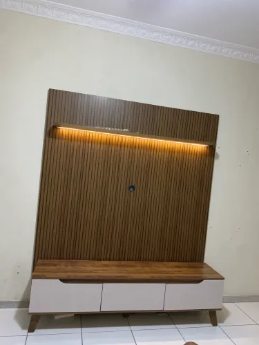 Painel Ripado para TV com Rack e LED - Estilo Planejado