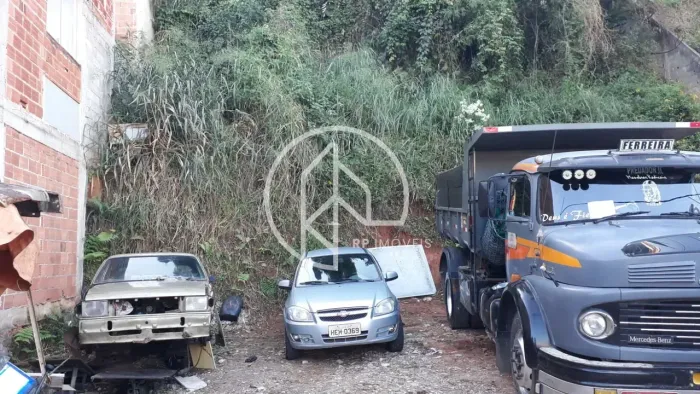 Imóvel para venda tem 522 metros quadrados em Democrata - Juiz de Fora - MG