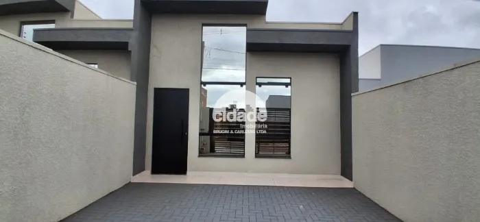 Casa Charmosa com Pé Direito Alto e Jardim de Inverno  Espaço e Conforto para Sua Família!
