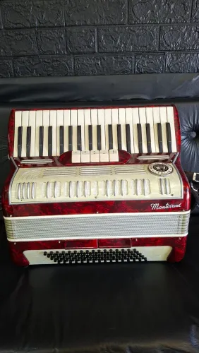 Vendo linda gaita italiana 80 baixo vermelha