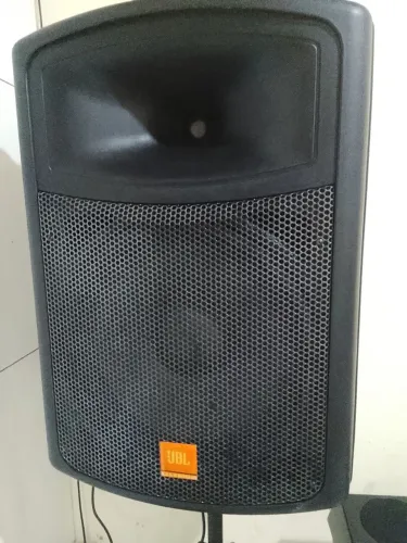 Vendo caixa de som profissional ativa JBL