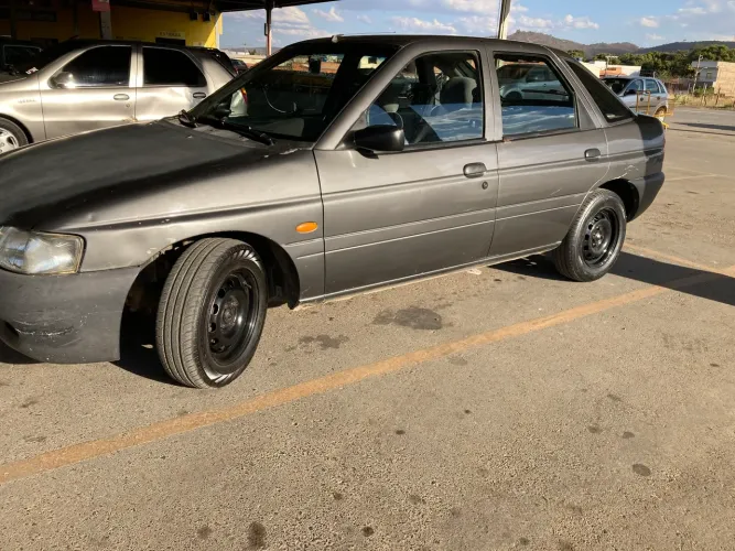 Ford Escort GL 1.8i 16V 4P 2000