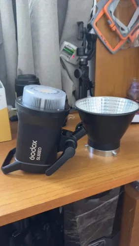 Iluminador LED Profissional Godox COB + Refletor Bowens | Pouquíssimo Uso