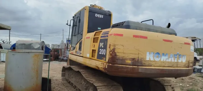 Escavadeira Komatsu ano 2013