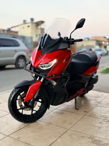 Yamanha Xmax com apenas mil km