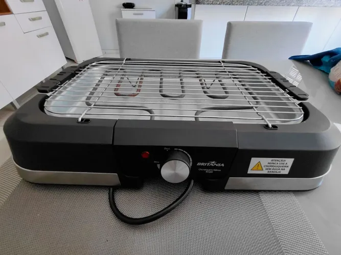 CHURRASQUEIRA ELETRICA BRITÂNIA BCQ40 ?