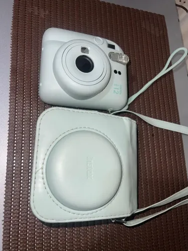 Máquina fotográfica instantânea