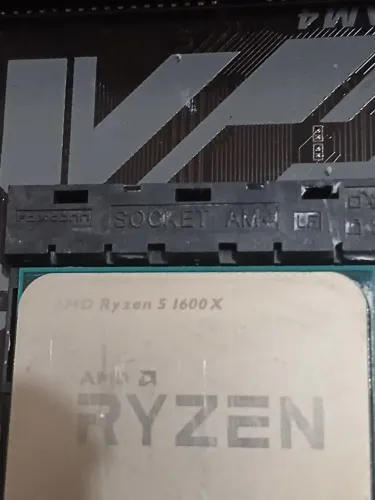 Kit Ryzen 5 1600X + B450M Gigabyte (Ler Descrição / Para Reparo) + 8GB RAM + Fonte 500W