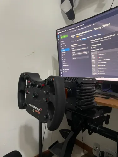 Base Fanatec 8nm + Volante McLaren GT3