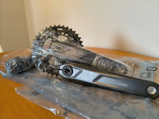 Deore Shimano pedivela M5100 com mov central.