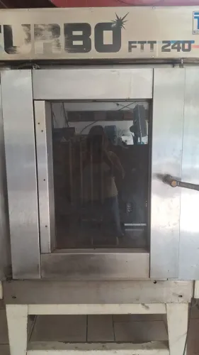 Vendo forno de padaria tedesco 8 telas.Bom estado!   $2.300.  @ceito oferta