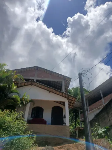 Casa bem localizada no Centro de Rio Novo do Sul, lugar arborizado, fácil acesso comercial
