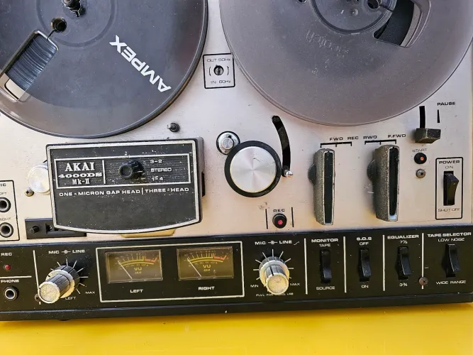 Gravador de rolo AKAI 4000DS. MK-II.