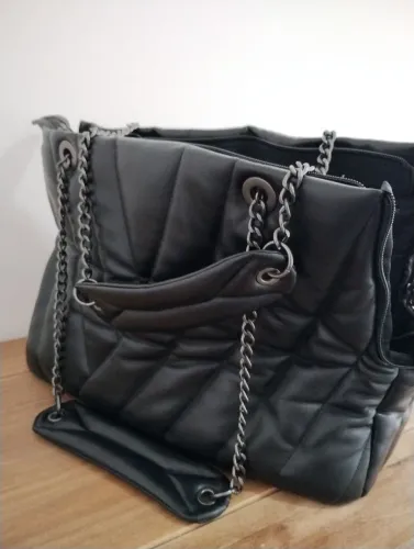 Transporte Pet acompanha bolsa para itens pessoais e saquinho higiênico, são duas bolsas!