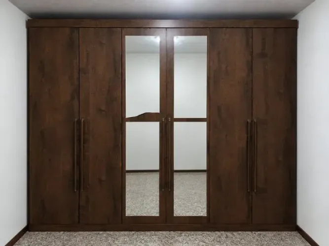 Guarda-Roupa de Casal 6 Portas com Espelhos e Gavetas Internas