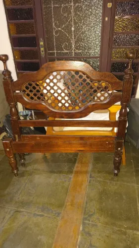Cama solteiro excelente estado 