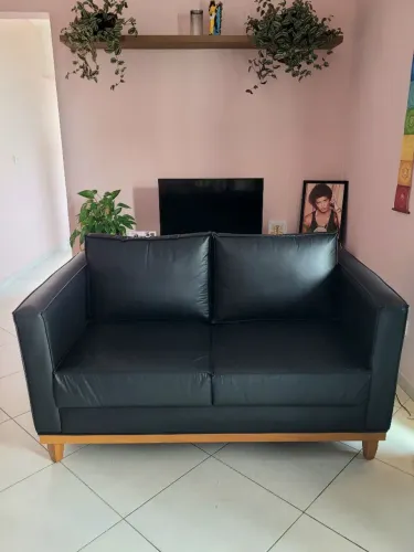 Sofá 2 lugares preto corino 1,40m