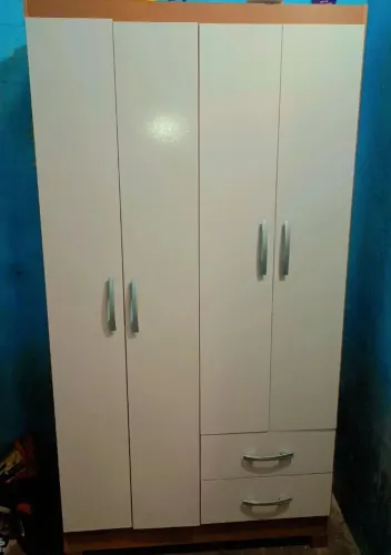 Guarda Roupa Solteiro 4 portas ( Semi-novo)