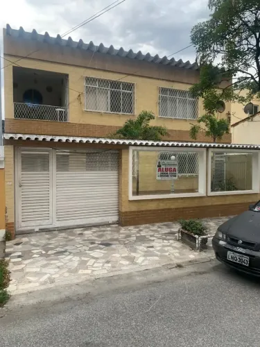 Imóvel para aluguel tem 320 metros quadrados com 4 quartos em Vila Valqueire - Rio de Jane