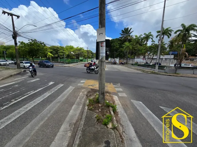 Galpão/Ponto Comercial em Esquina  Av. Luciano Carneiro | Altíssimo Fluxo