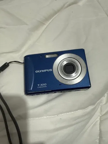Câmera digital Olympus T-100