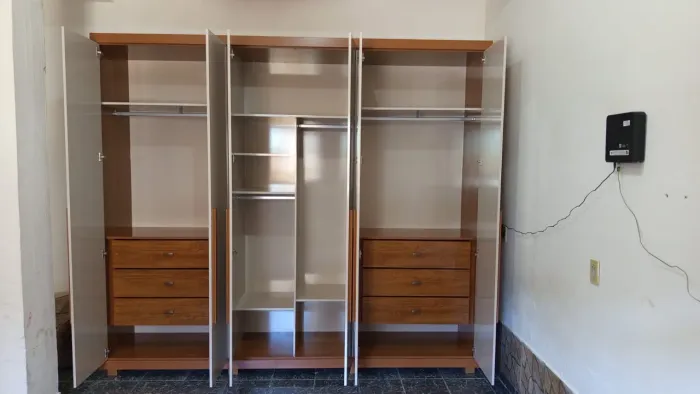 Guarda roupa 6p 750,00