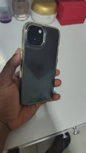 iPhone 15 128 gigas , ainda com garantia da Apple vai com carregador