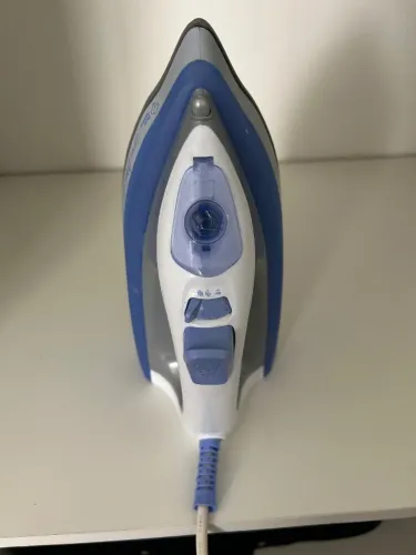 Ferro de Passar Roupa a Vapor Mondial - FVN-01-BL Branco e Azul