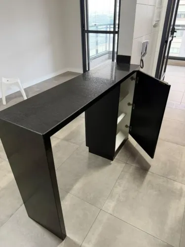 Balcão de granito com armário 1,45x1m