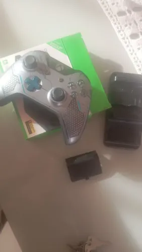 Controle x box one com carregador de bateria