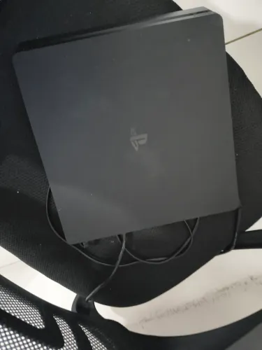 Playstation 4 novo pouco uso
