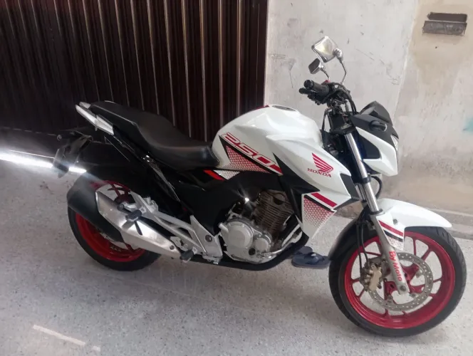 Vendo uma cb 250