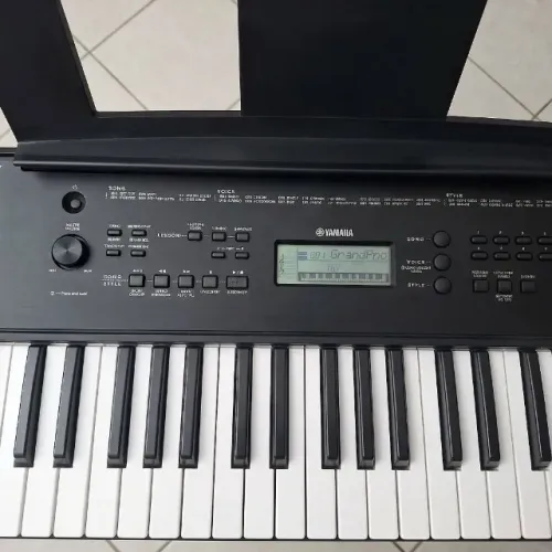 Teclado Yamaha PSR E360