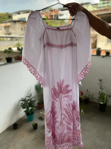 Vestido Cajuni Feminino Longo Branco e Rosa Floral - Tam. PP ?