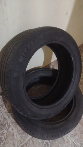 Par de Pneus Michelin 215/55 R18