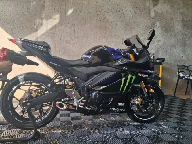 Yamaha YZF R3 monster