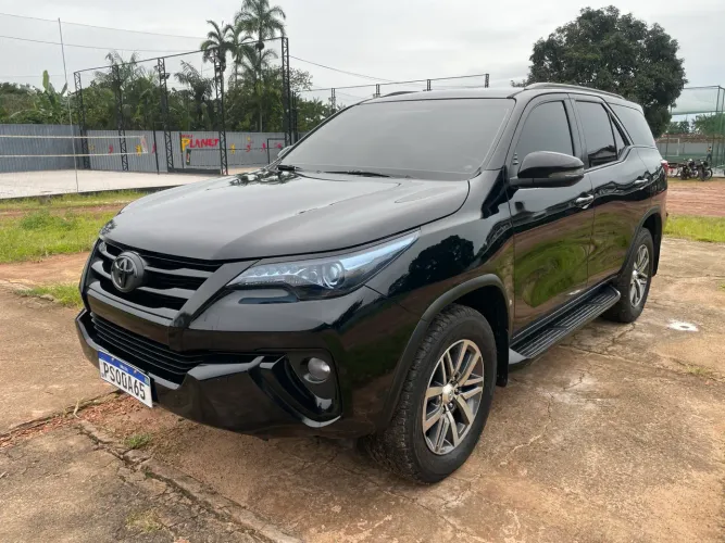 Toyota Hilux SW4 SRX 4X4 2.8 TDI 16V Dies. Aut. 2016