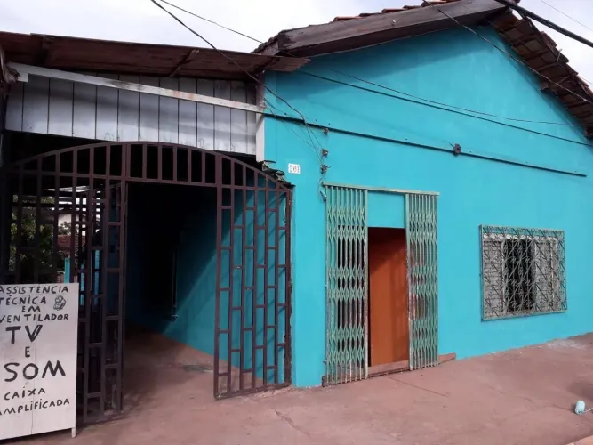 Casa bem localizada