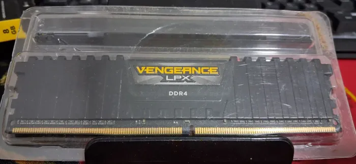 Memória DDR4 VEGEANCE 4GB 2400Mhz
