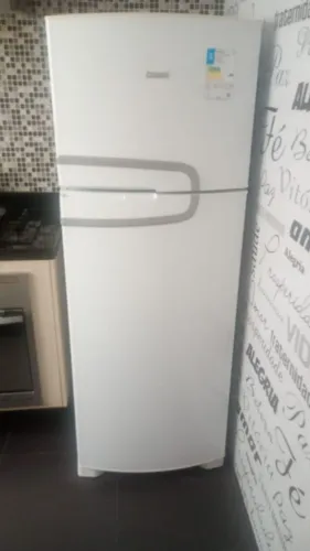 GELADEIRA DUPLEX MARCA CONSUL, DEGELO SECO, UM ANO E 4 MESES DE USO
