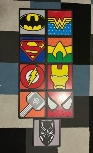Coleção com 09 Quadros Marvel & DC em MDF 3D - Prontos pra Fixar! | R$ 120