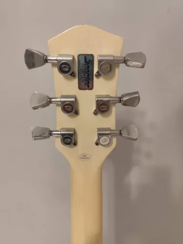 Guitarra Strinberg + Amplificador Pevey + Pedaleira Kokko kmf 1