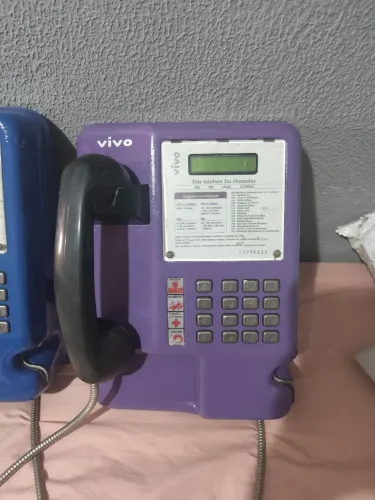 Aparelho de orelhão de cartão Roxo com chave