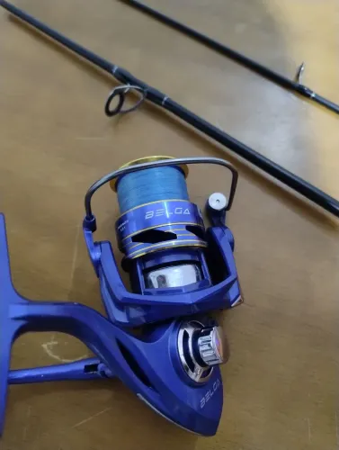 Marinete Belga com vara de pesca.