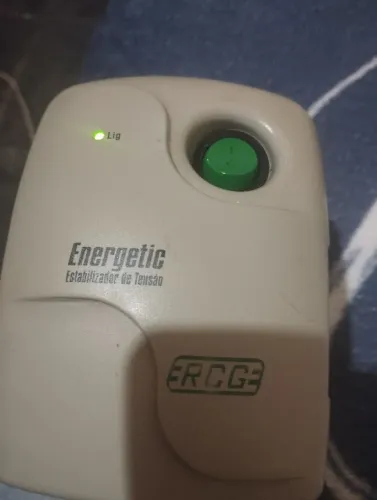 Estou vendendo um estabilizador de estecao condições boa ta funcionando