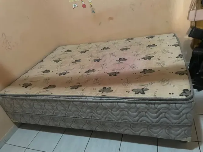 Vendo cama box casal
