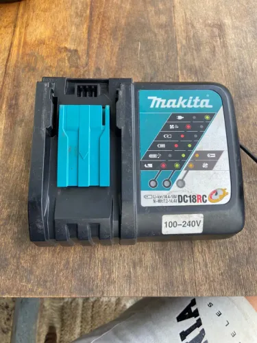 Carregador Bateria Parafusadeira  Makita 18V